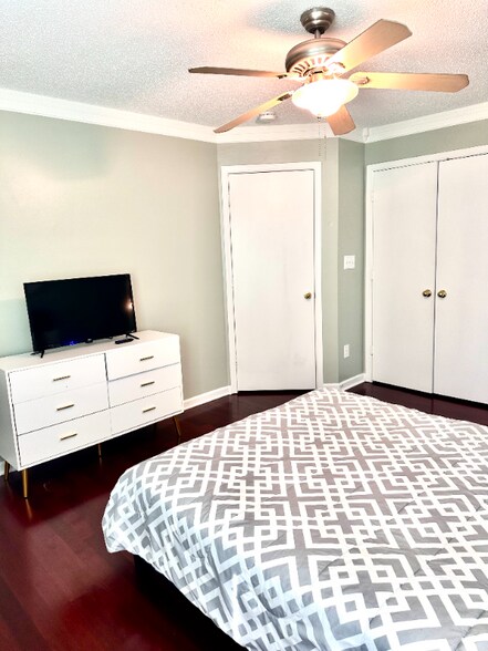 Building Photo - 3030 Talledaga Ln SW