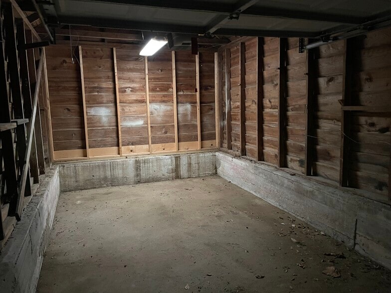 Garage - 181 Picardy St