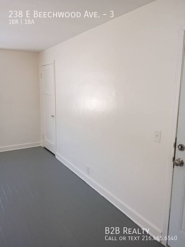 Building Photo - 238 E Beechwood Ave