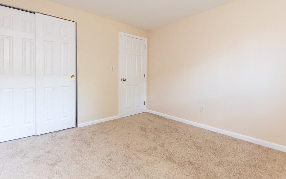 Second bedroom - 52 Wilson Dr