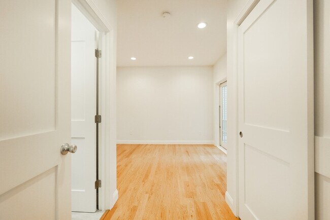 Building Photo - 375 Dorchester St