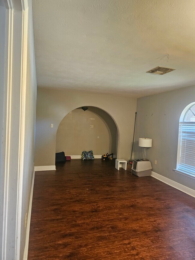 Livingroom - 67 Madrid Ave