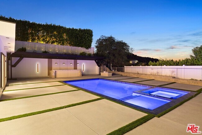 Building Photo - 16851 Encino Hills Dr