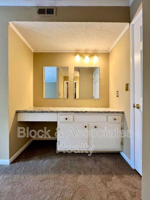 Building Photo - 131 Cedar Cove Ln