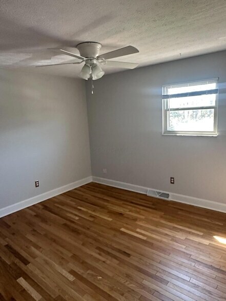 Building Photo - 4865 Dierker Rd