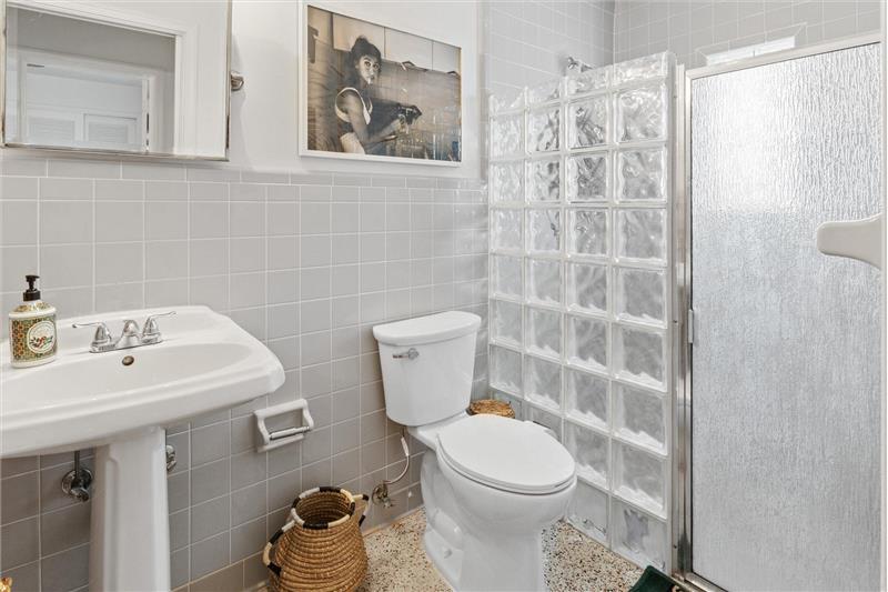 Building Photo - 202 32nd St