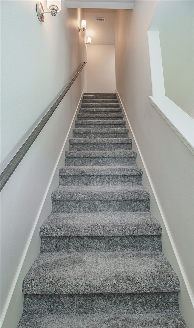 Building Photo - 350 W Kinniburgh Dr