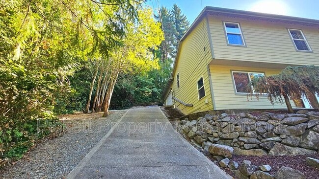 Building Photo - 1330 Corbet Dr