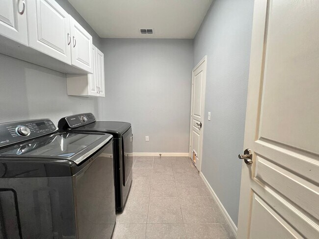 Building Photo - Perfect Home waiting for you!