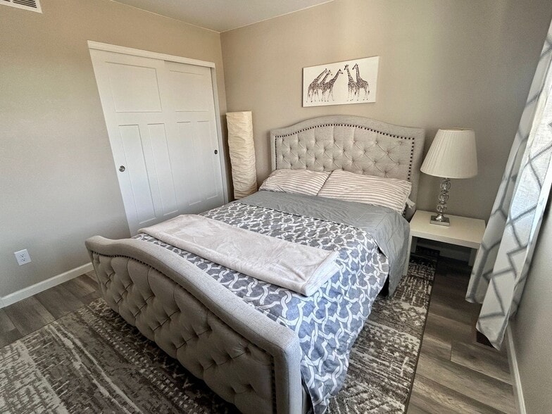 Building Photo - 551 W 175th Pl