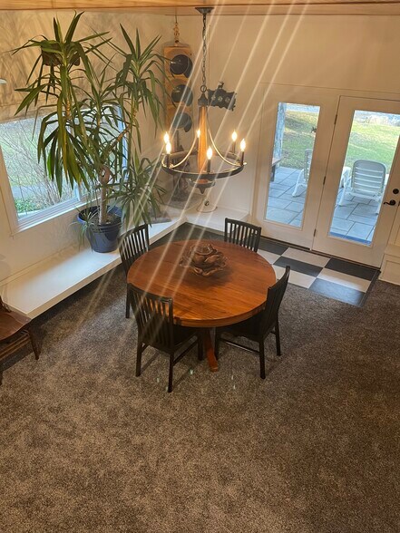 Dining Area - 166 Center Rd