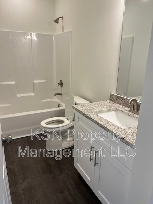 Building Photo - 2204 Iowa St