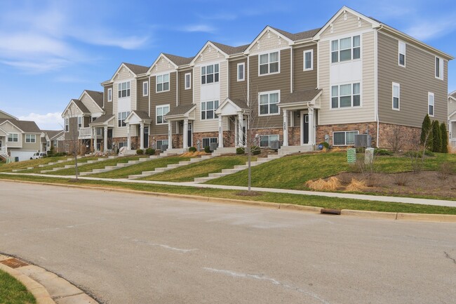 Building Photo - 217 Goldenrod Dr