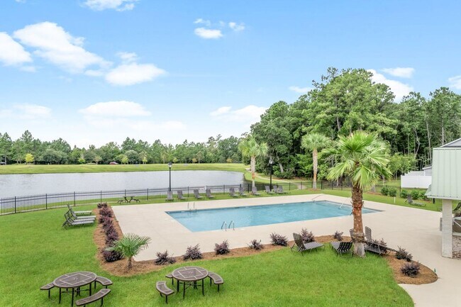 Building Photo - Furnished rental/Short Term Available