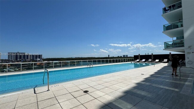 Building Photo - 400 Sunny Isles Blvd
