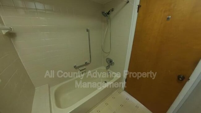 Building Photo - 6189 Chesham Dr