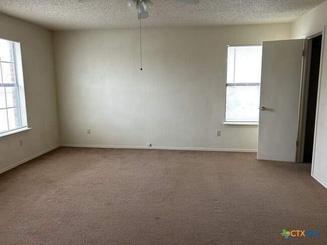 Building Photo - 2607 Schulze Dr