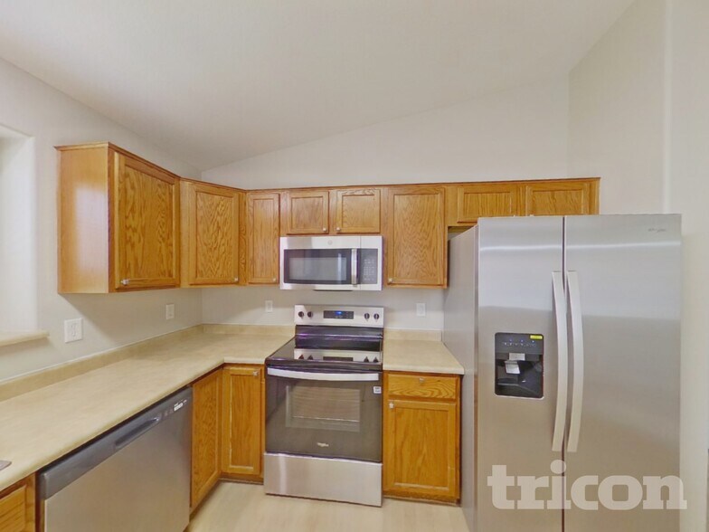 Building Photo - 8405 S 50th Ln