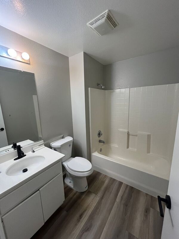 Building Photo - 42114 Acacia Way