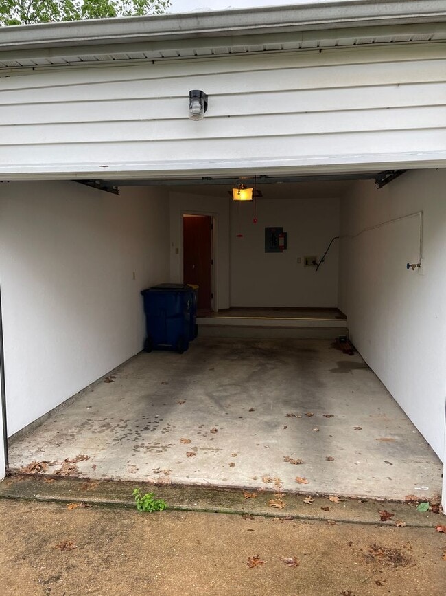 Building Photo - 602 Olive St