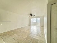 Building Photo - 1305 W 46th St