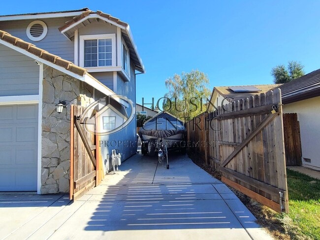Building Photo - Executive Folsom Rental EXCELLENT Location and a POOL!