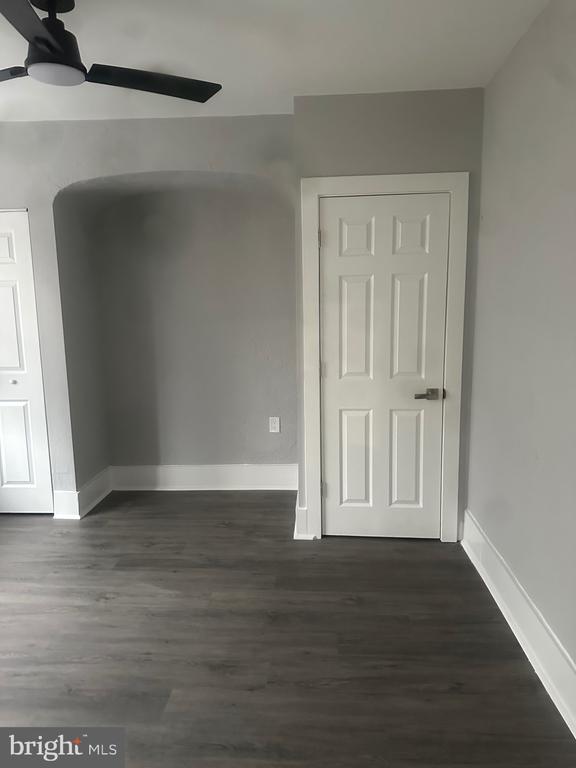 Building Photo - 215 W Walnut Ln