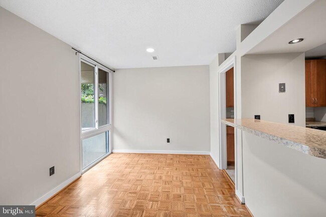 Building Photo - 2302 Wineberry Terrace
