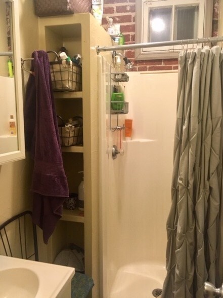 Building Photo - 1560 Detroit St