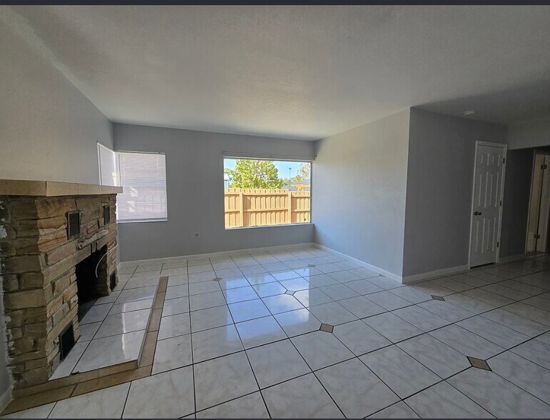 Building Photo - 21 Mountain Dr