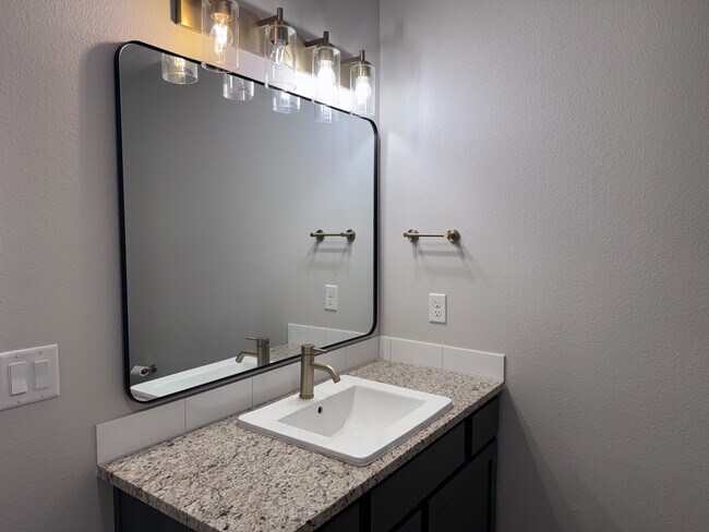 Building Photo - 520 Thicket Dr