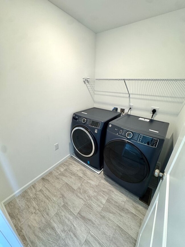 Building Photo - Newer Construction THREE BEDROOM/2.5 BATH TWIN