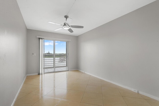 Building Photo - 3038 Cornwall B