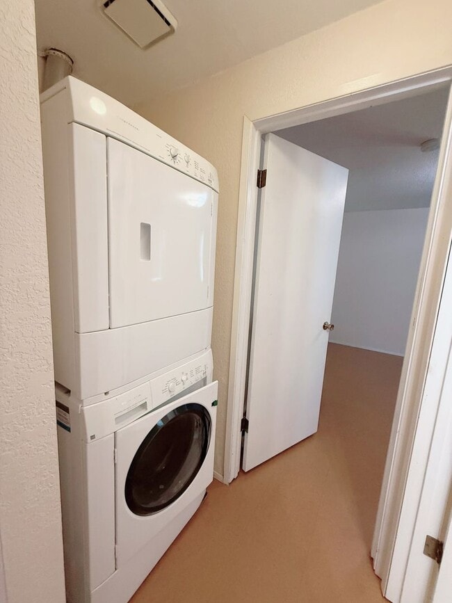 Building Photo - Charming Roosevelt Neighborhood House! - 2...