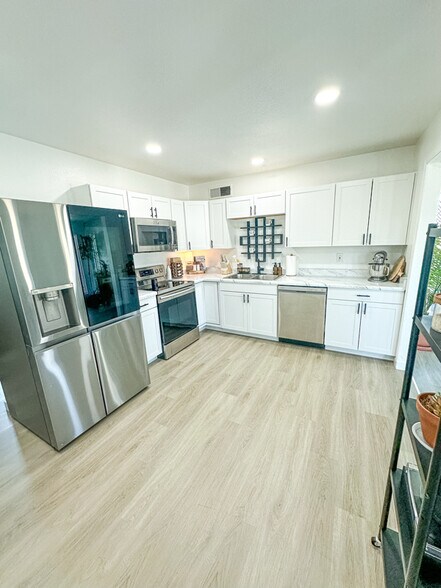 Building Photo - 4450 E Alta Vista Rd