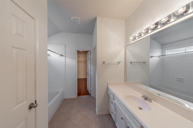 Building Photo - 11712 Logan Ridge Dr