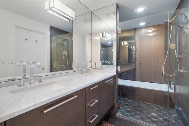 Building Photo - 900 Biscayne Blvd