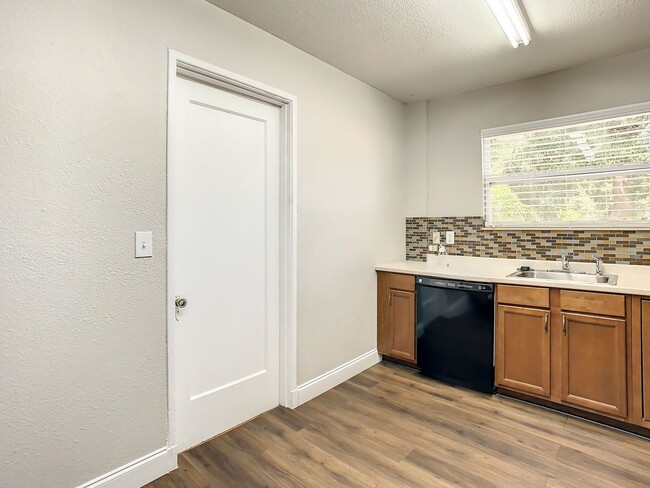 Building Photo - Charming Three bedroom one bath with huge ...