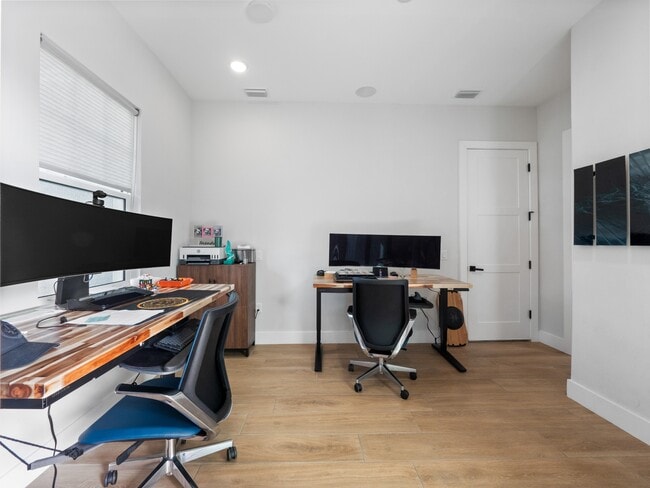 Building Photo - 239 Hampton Loop