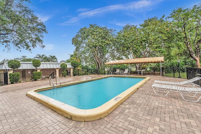 Building Photo - 5961 N Falls Circle Dr