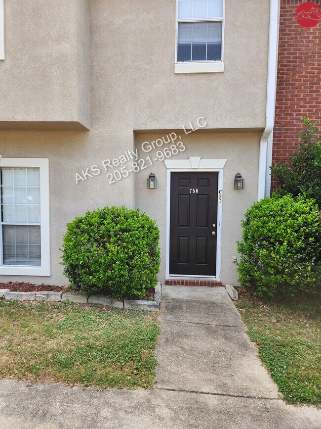 Building Photo - 756 3rd St NE