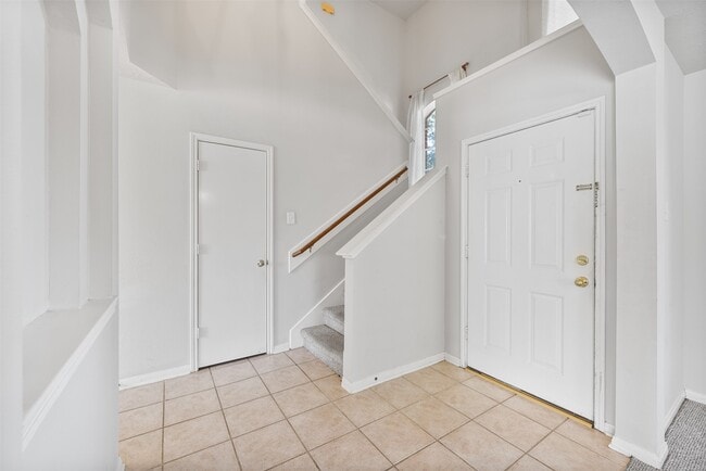 Building Photo - 17103 Canterbury Green Ct