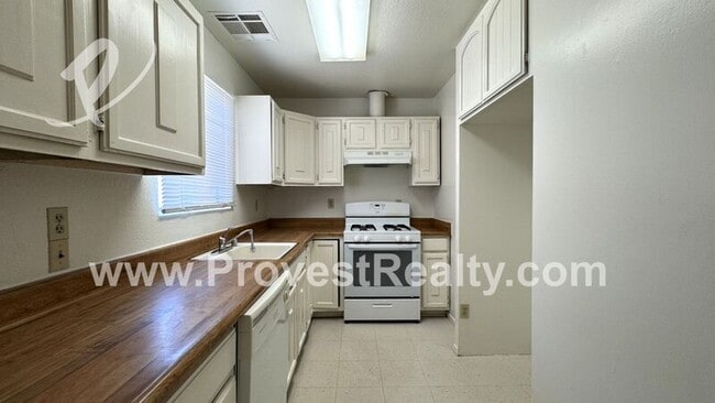 Building Photo - 13193 Begonia Rd