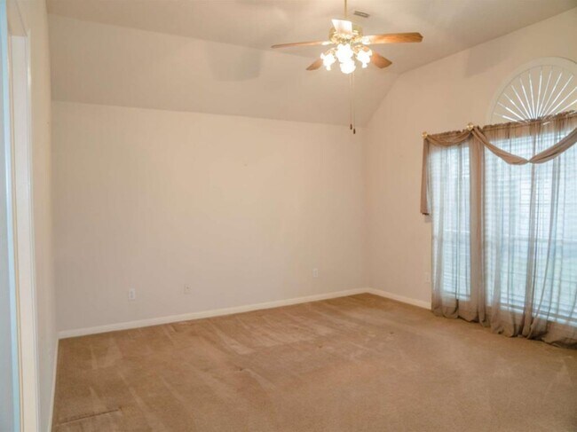 Building Photo - 3638 Desert Run Dr