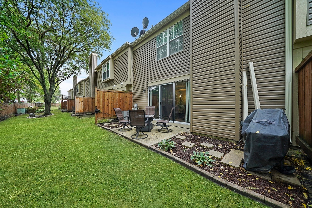 Building Photo - 20 Peach Tree Ln