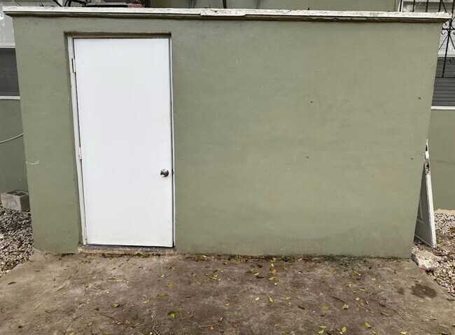 Building Photo - 1861 NE 161st St