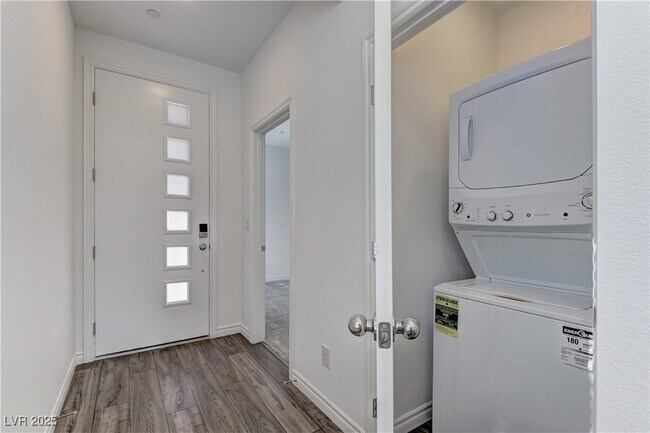 Building Photo - 222 Palisade Fls Ave