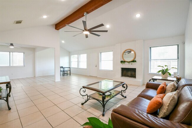 Building Photo - 5635 Greenhill Forest Dr
