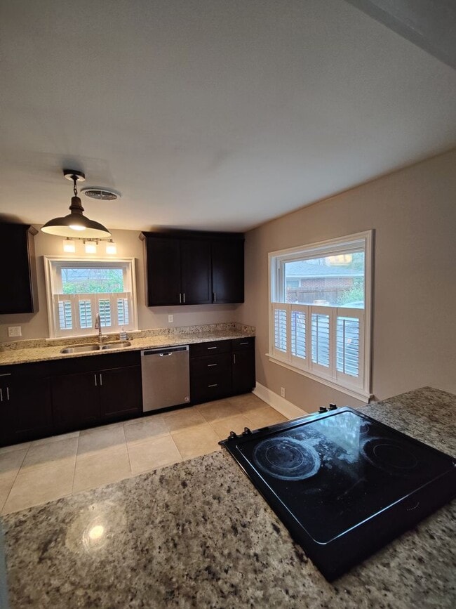 Building Photo - 3BD/2BA with a FLEX ROOM HOUSE IN WEST ASHLEY- Available June 1, 2026!