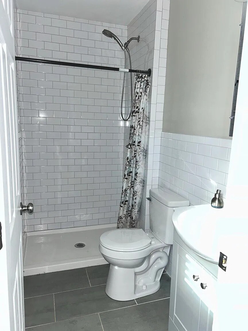 Building Photo - 10806 Milwaukee Way